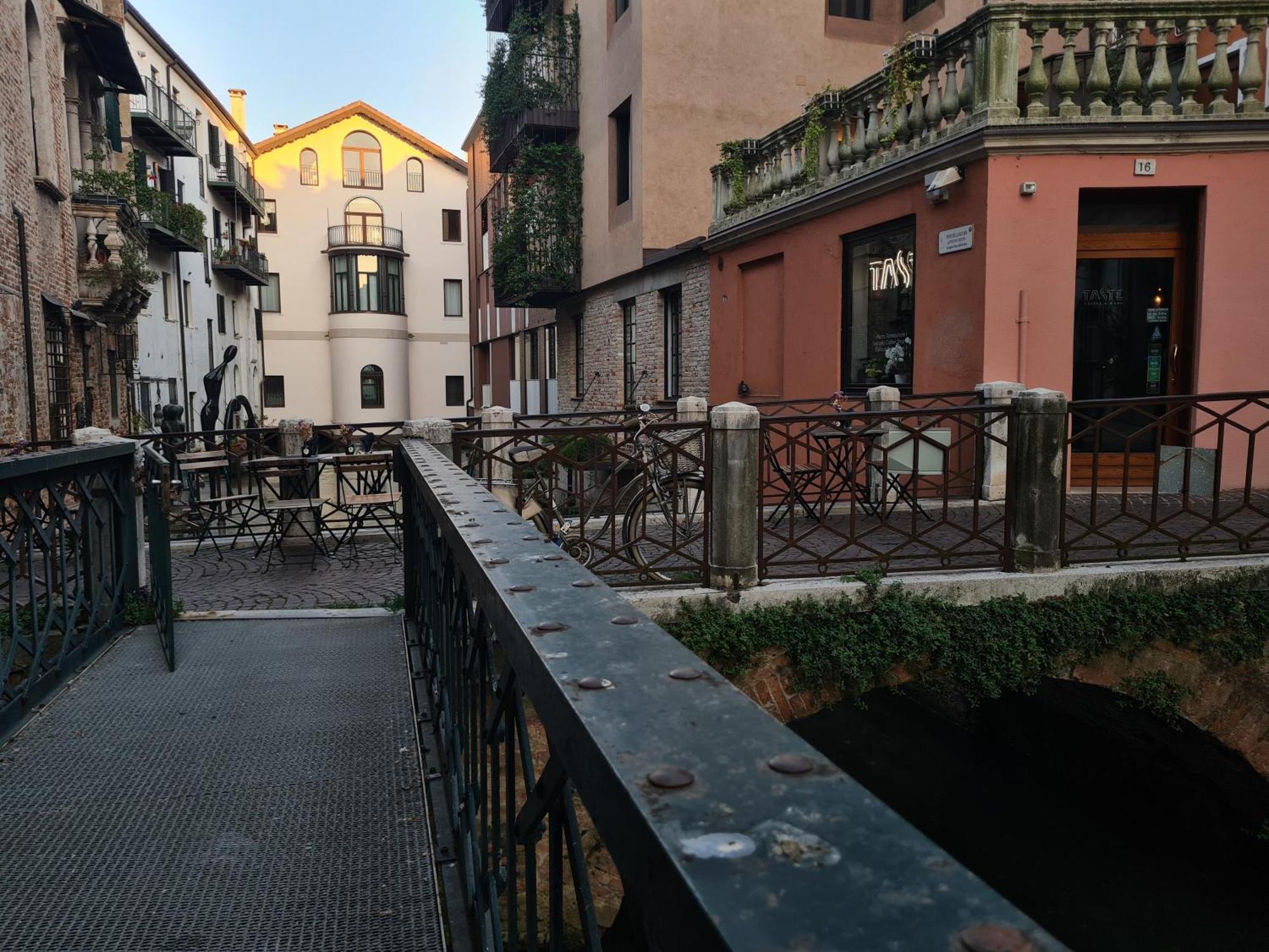 Romantico Alloggio Arteeacqua In Centro Apartment Treviso Exterior photo